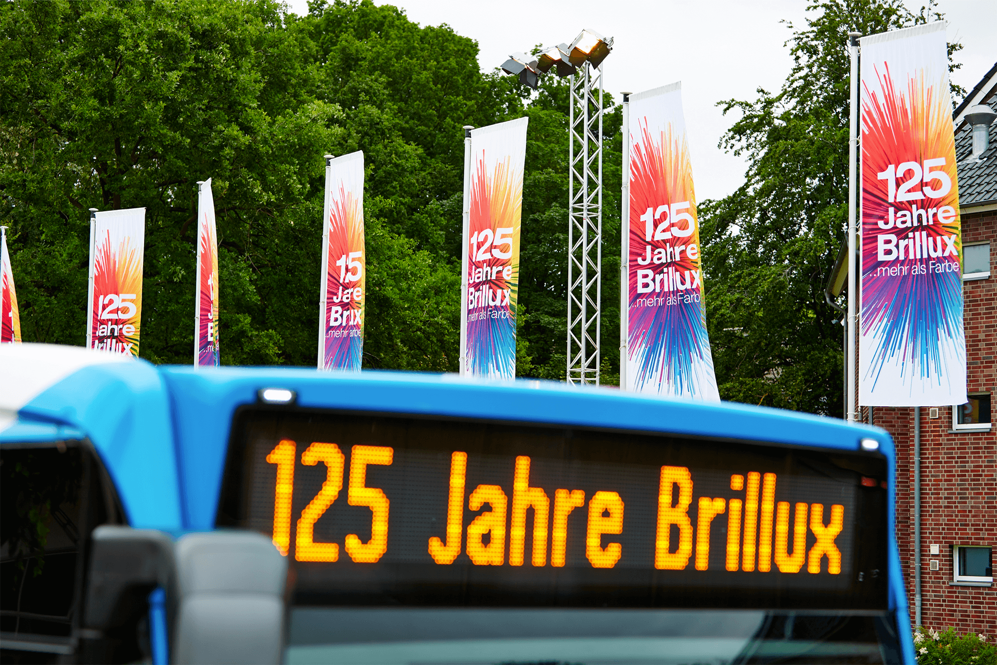 Agentur-Passepartout_Portfolio_Brillux_Firmenjubilaeum_Fahnen